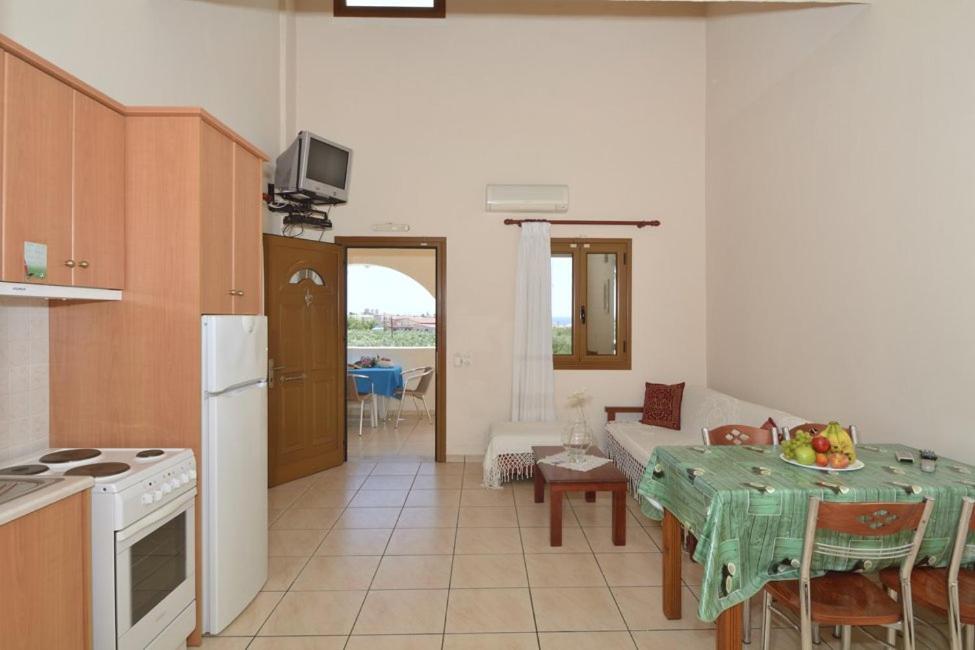 Markos Apartments 1 Stoupa Bagian luar foto