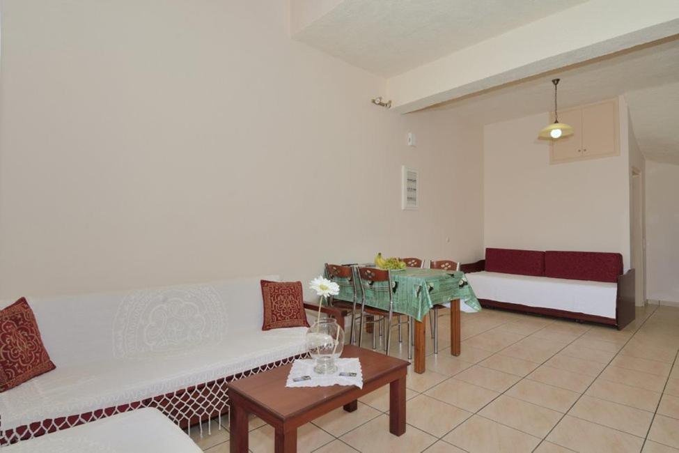 Markos Apartments 1 Stoupa Bagian luar foto